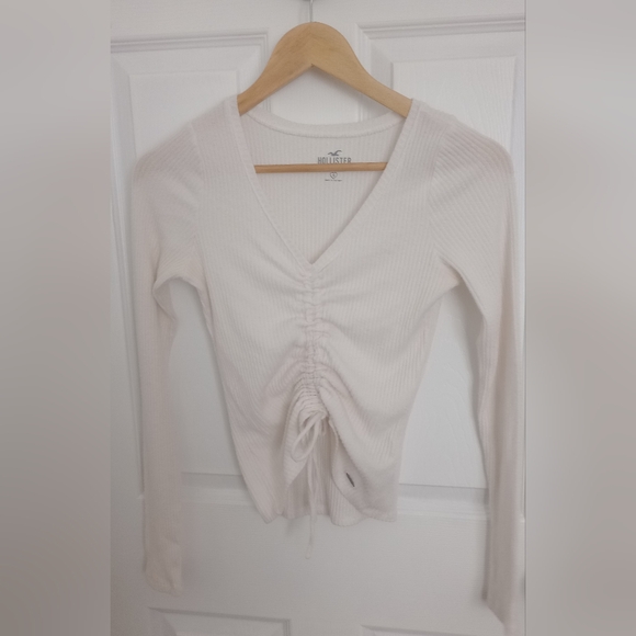Hollister | Cream Ruched V-Neck Long Sleeve Top | Size Small - Picture 4 of 5